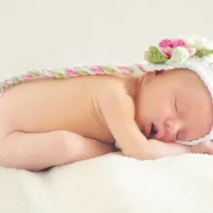 Hvordan opbevarer jeg bedst min babysovepose?