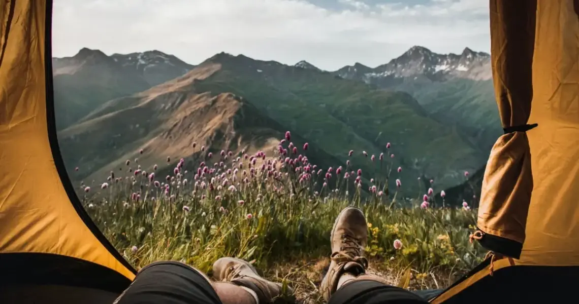 På teltferie i Toscanas skønne natur - 4 stykker udstyr du skal huske for at få den bedste campingoplevelse